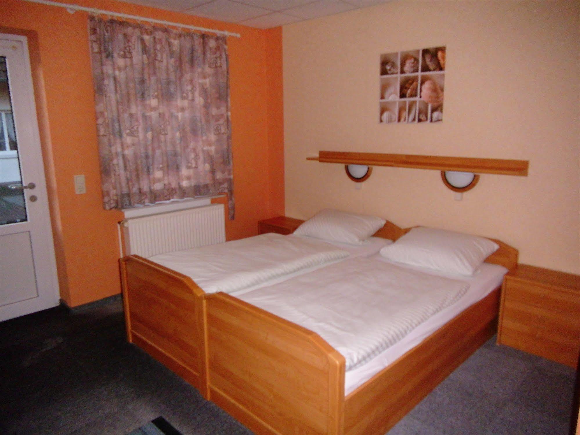 Hotel-Garni "Hof Von Hannover" Wittmund Exterior foto